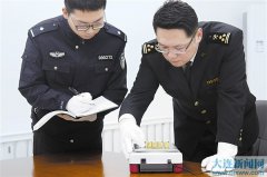 威尼斯人网站：制作成单重约250克的长方体块